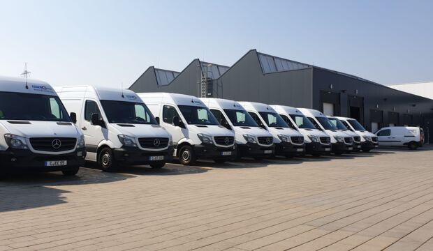 Kleintransporter Mercedes-Benz Sprinter als Flotte auf dem Betriebshof von euro.COURIER