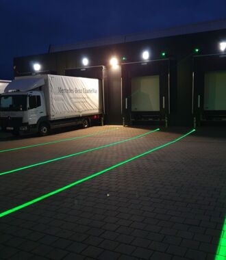 Lasers point the way to the ramp at euro-kurier's transshipment warehouse in Chemnitz
